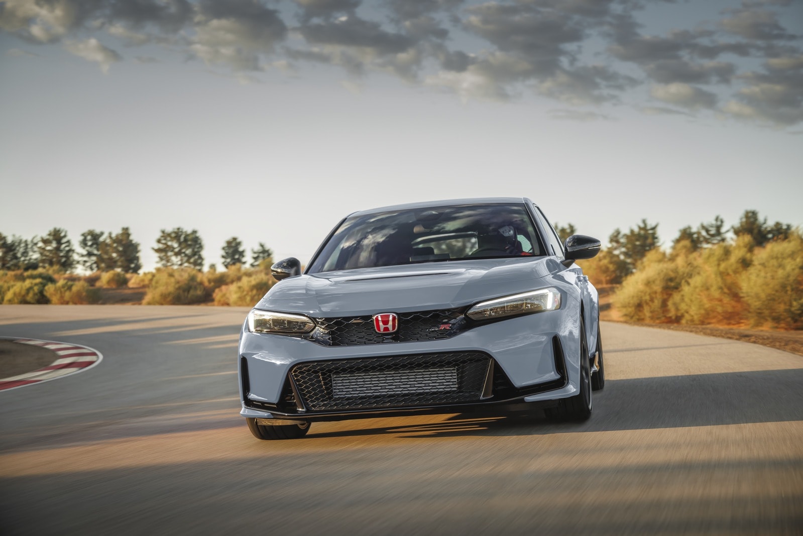 Honda Civic Type R thường xuyên nằm trong nhóm 10 ô tô bán ít nhất tại Việt Nam - Ảnh: HVN