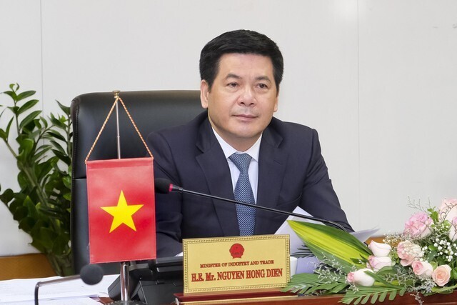 Thủ tướng Chính phủ ủy quyền cho Bộ trưởng Bộ Công Thương thay mặt Chính phủ Việt Nam ký Bản ghi nhớ với đại diện có thẩm quyền của nước Cộng hòa Singapore.