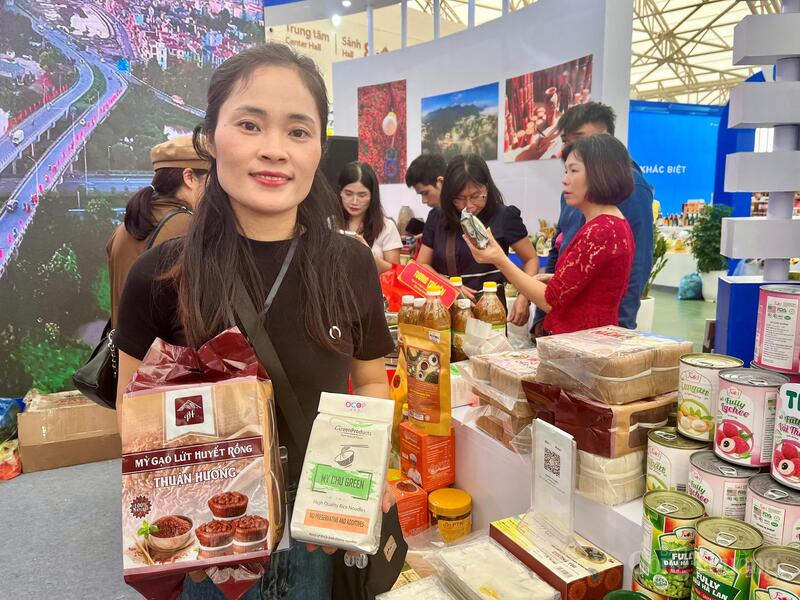 Chị Nguyễn Thị Oanh, đại diện Hợp tác xã sản xuất thương mại và chế biến Vietmush. Ảnh: P.C