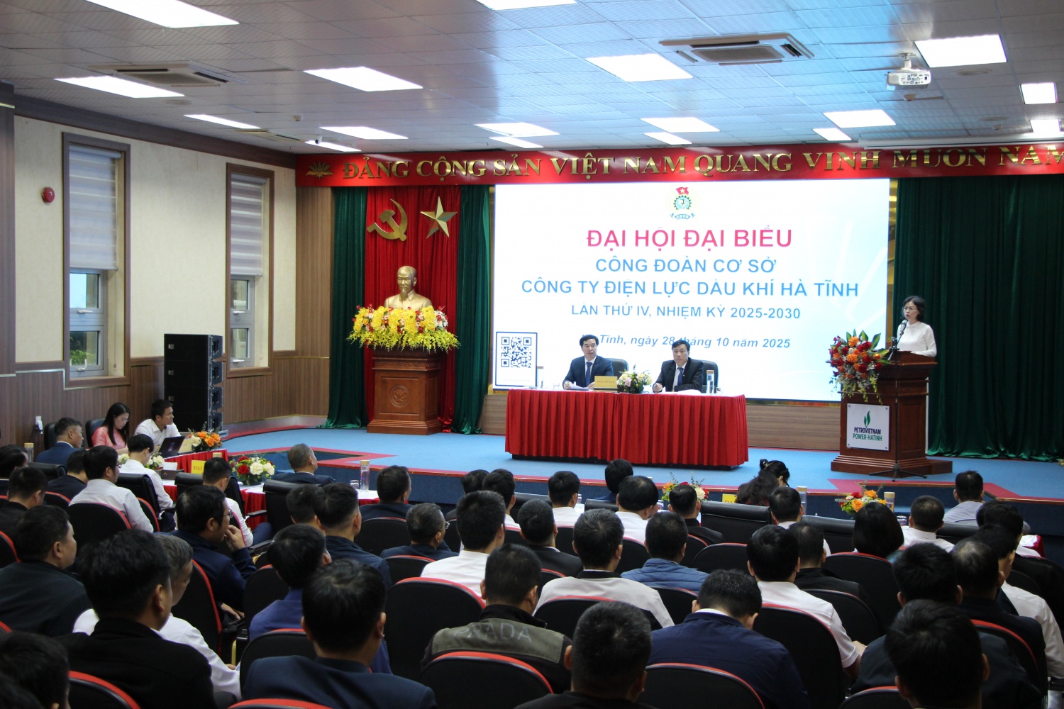 Đại hội lần IV khẳng định tinh thần đoàn kết, đổi mới và chăm lo thiết thực cho người lao động. Đại hội lần IV khẳng định tinh thần đoàn kết, đổi mới và chăm lo thiết thực cho người lao động.