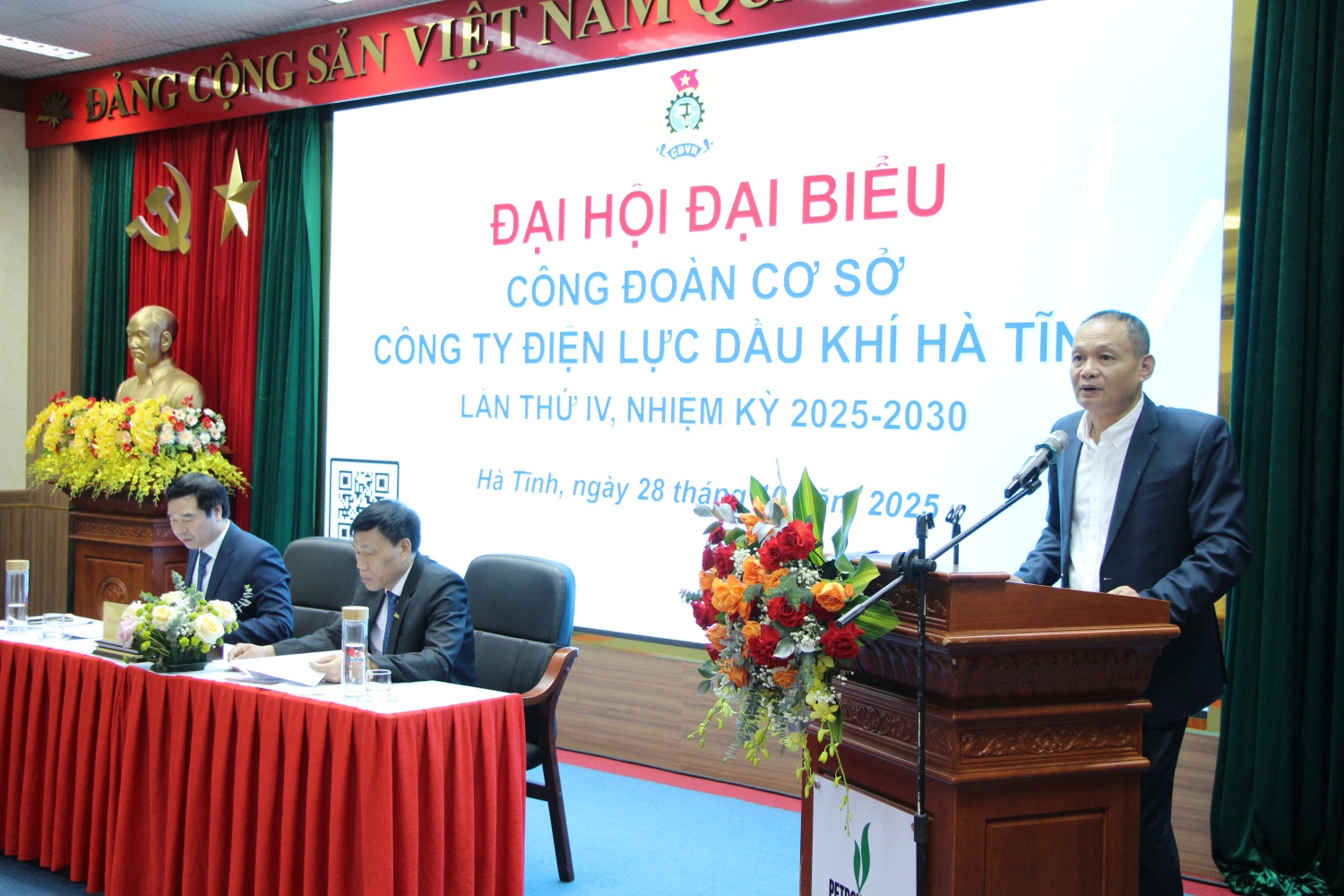 Lãnh đạo Công ty Điện lực Dầu khí Hà Tĩnh phát biểu tại Đại hội. Lãnh đạo Công ty Điện lực Dầu khí Hà Tĩnh phát biểu tại Đại hội.