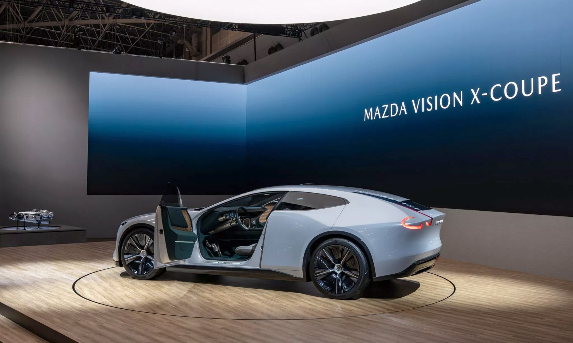Mazda Vision-X Coupe trang bị công nghệ có thể thu giữ carbon - Ảnh: Carscoop