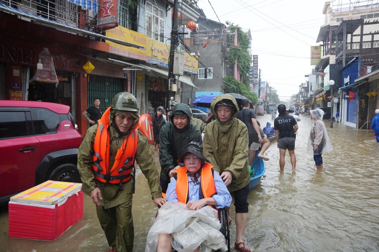 Petrovietnam lan toả “Nghĩa tình đong đầy” hướng về đồng bào vùng bão lũ Petrovietnam lan toả “Nghĩa tình đong đầy” hướng về đồng bào vùng bão lũ