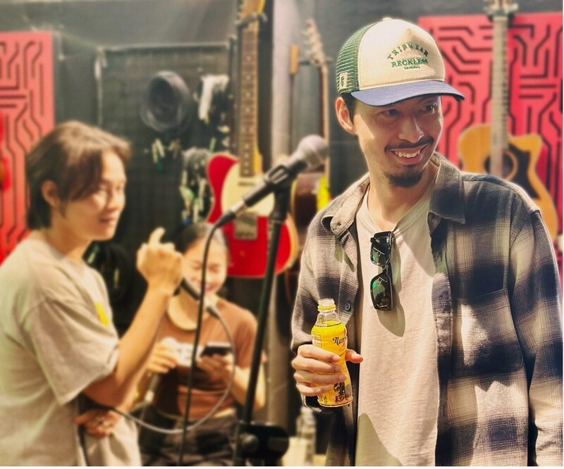 Đen và Number 1 tạo nên màn collab “chạm tim” giới trẻ với thông điệp: “Tiếp năng lượng, bền đam mê để trở thành phiên bản tốt hơn của chính mình”.