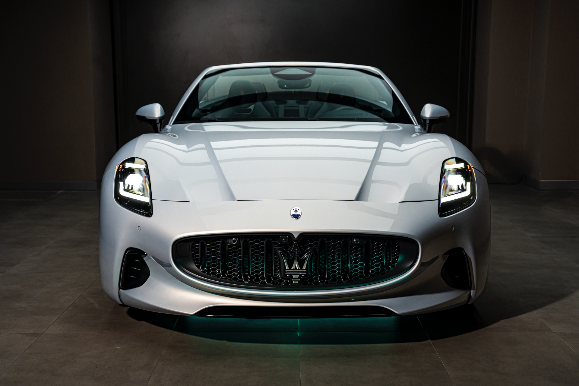 Mẫu xe điện mui trần GranCabrio Folgore - Ảnh: Maserati