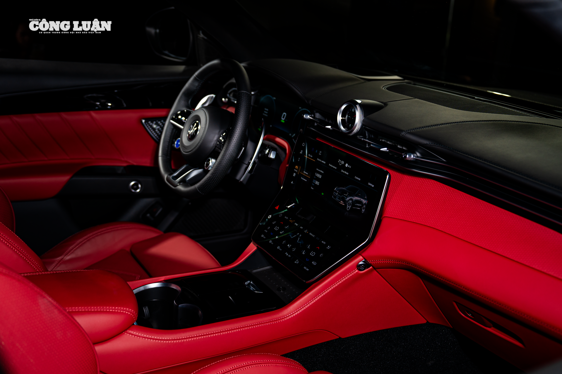 Khoang lái Grecale Folgore sử dụng vật liệu Econyl®.