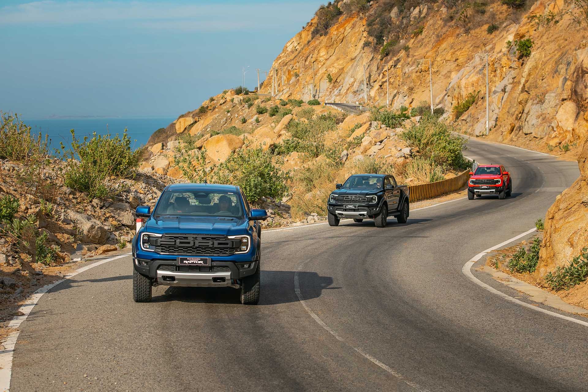 Khách hàng mua mẫu xe Ford Ranger Raptor trong tháng 11 được hỗ trợ 100% lệ phí trước bạ - Ảnh: Ford