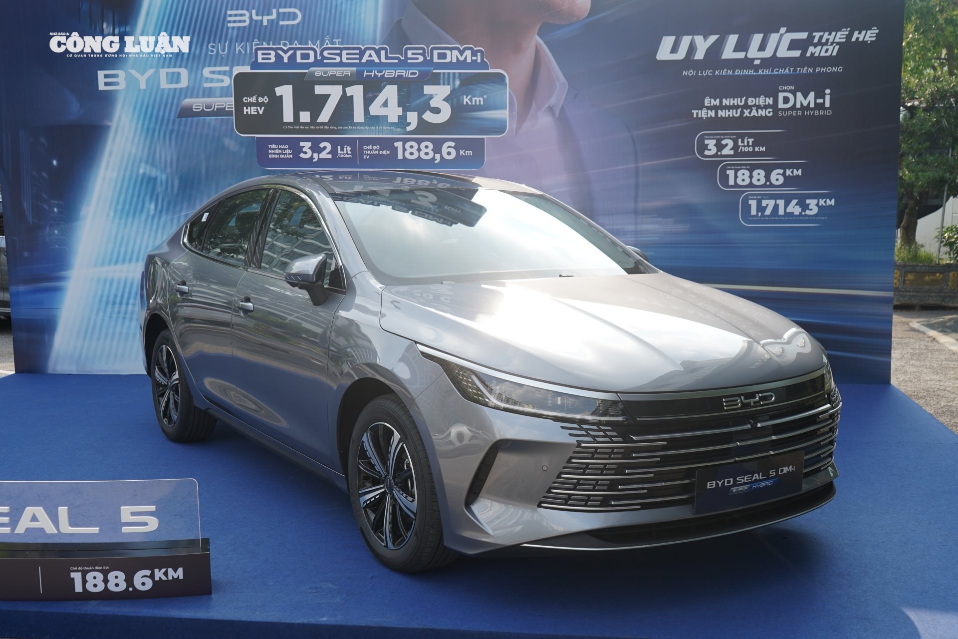BYD Seal 5 màu ngoại thất xám.