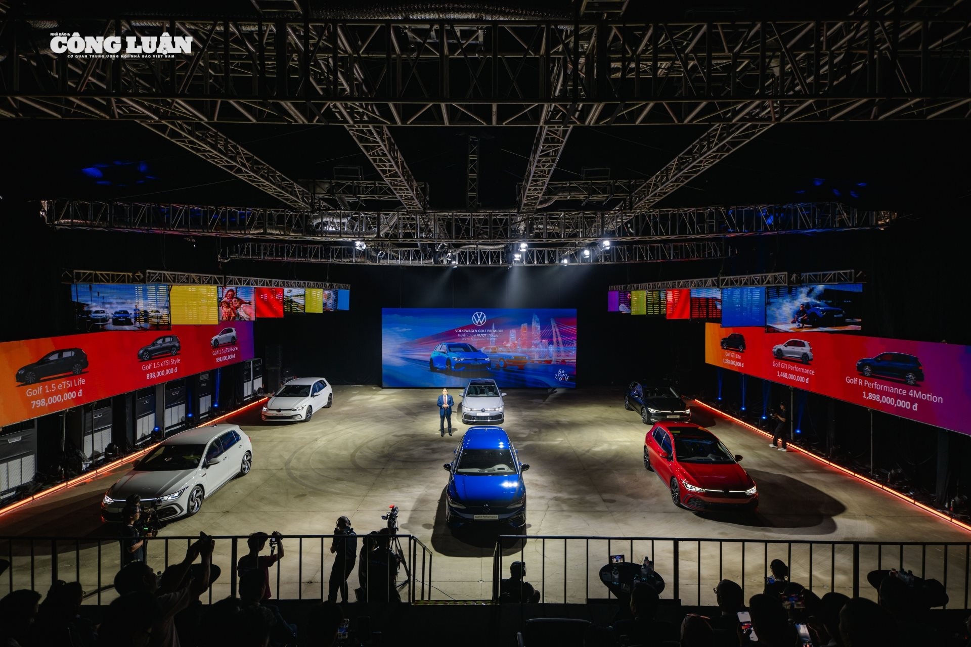 Volkswagen Golf phân phối với 6 phiên bản khác nhau, giá bán bản cao nhất và tiêu chuẩn chênh nhau hơn 1 tỷ đồng.