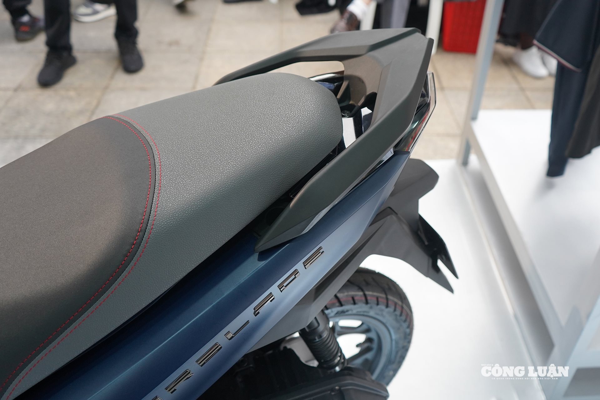 Đuôi xe thiết kế gọn gàng hơn trước.