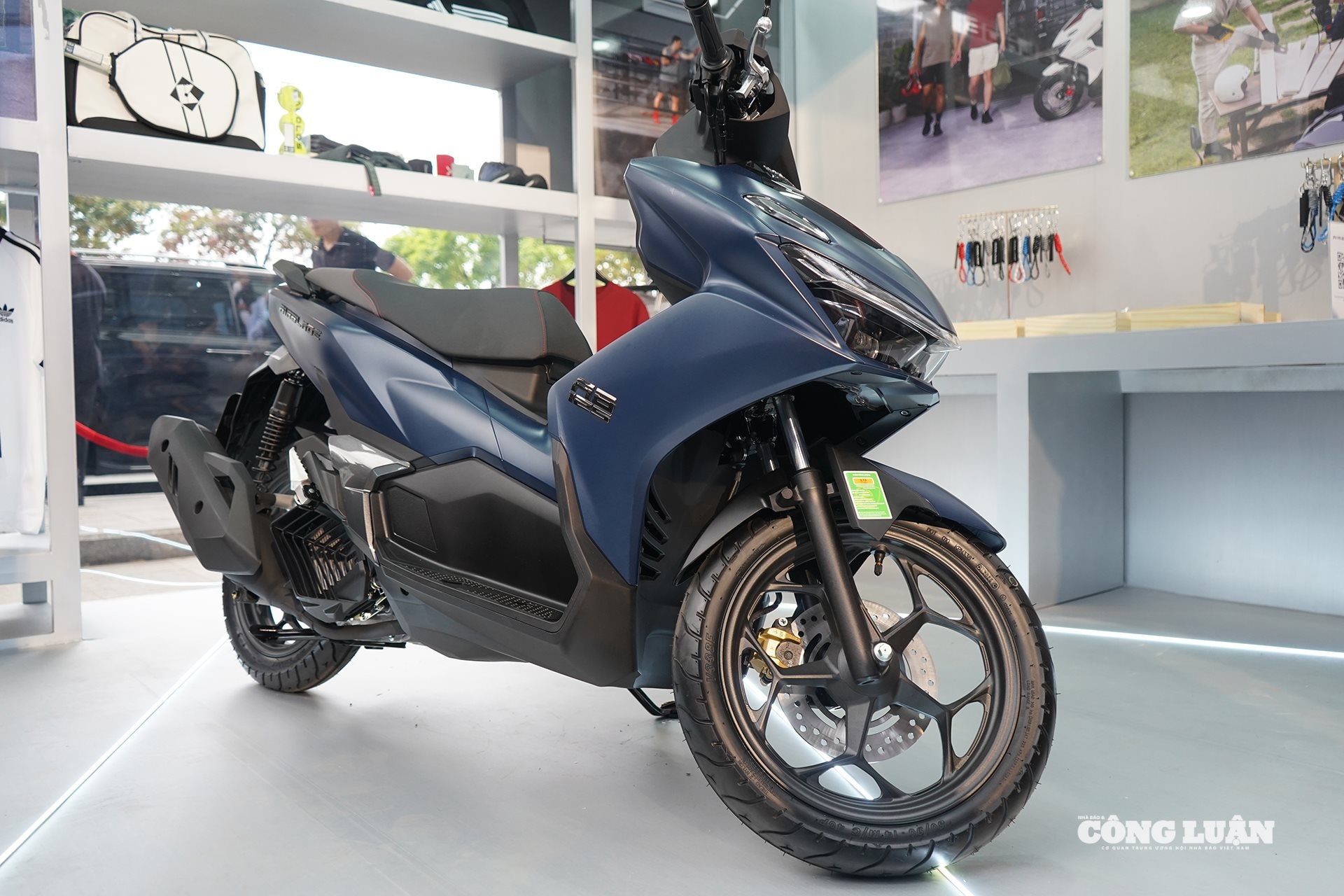 Honda Air Blade 2026 thay đổi mạnh mẽ về ngoại hình.