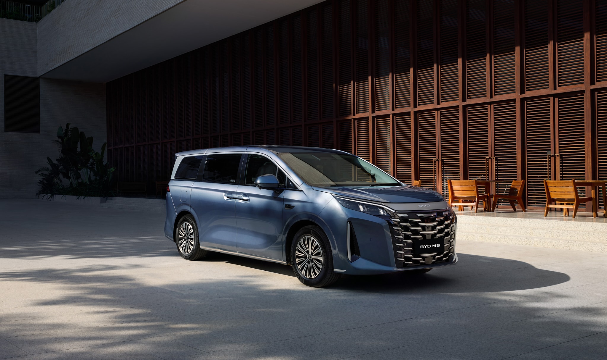 Ngoại thất BYD M9 thiết kế từ cảm hứng loài rồng trong văn hoá phương Đông - Ảnh: BYD