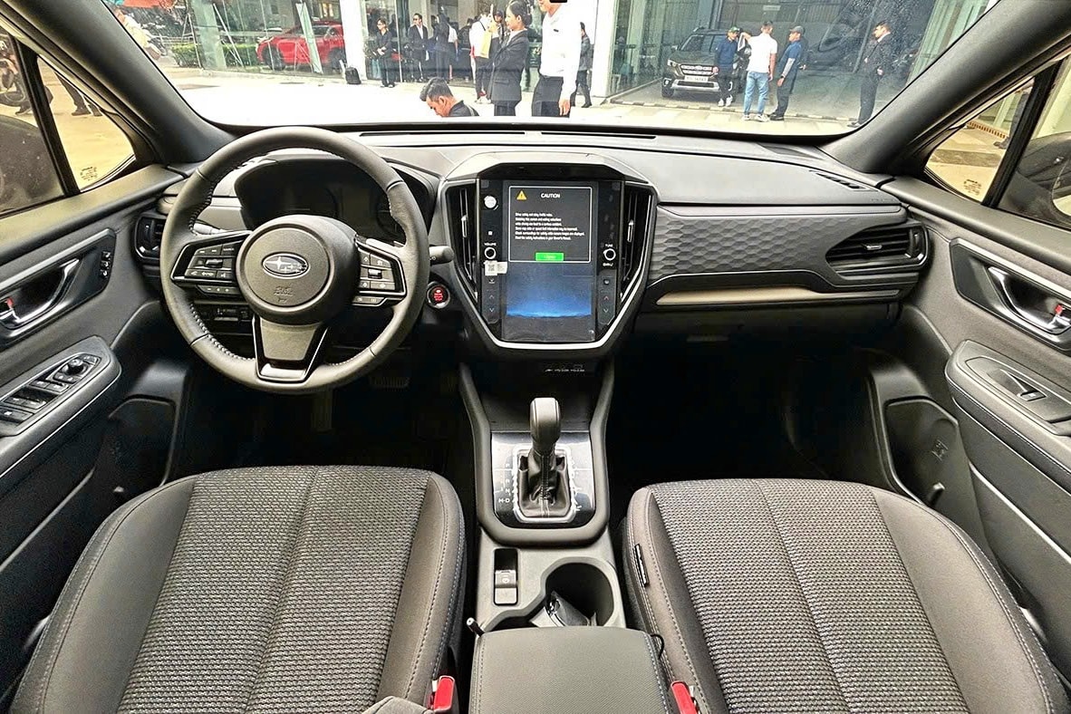 Khoang lái thiết kế tối giản, trực quan và thuận tiện dành cho người lái.