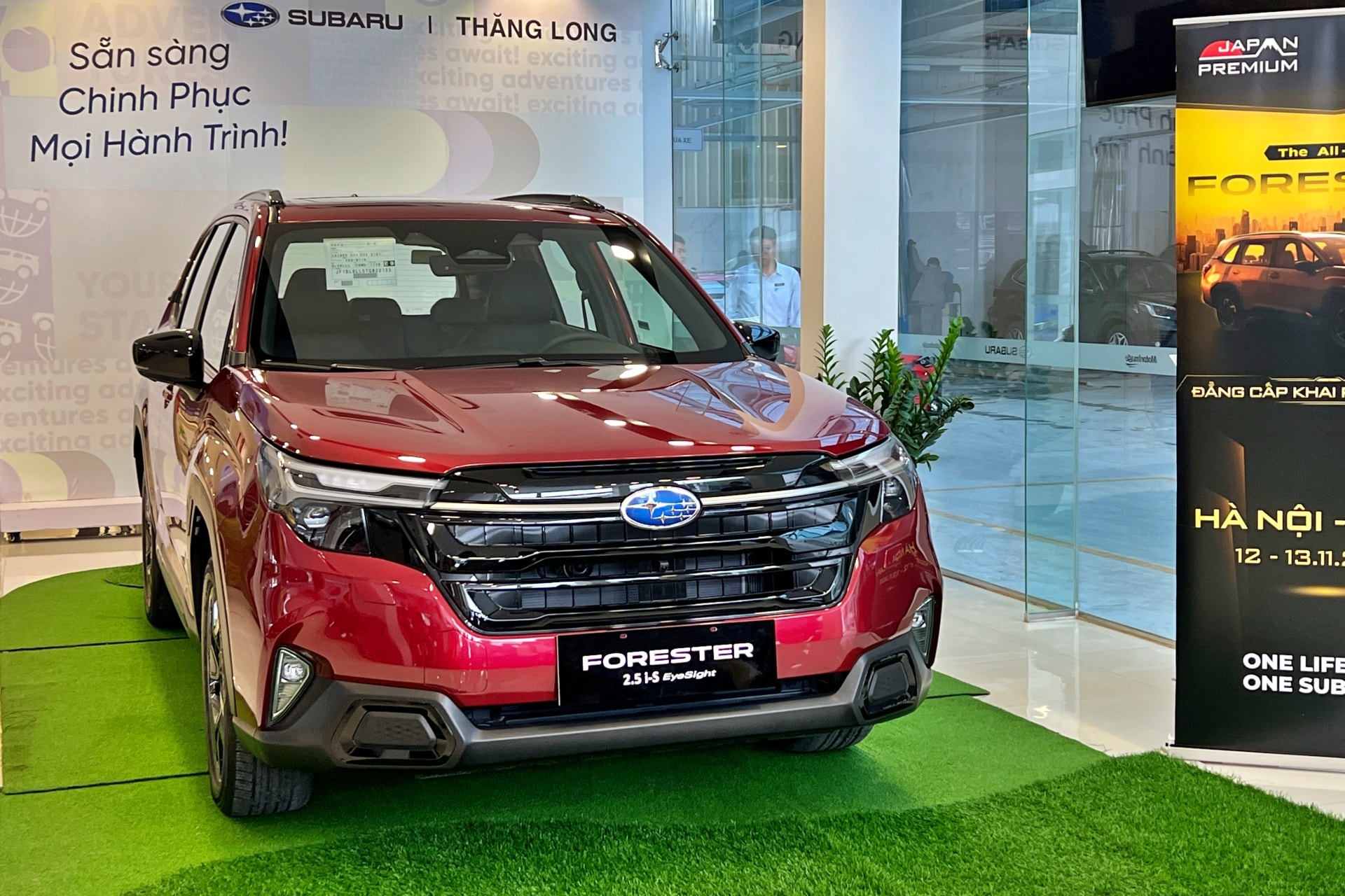 Subaru Forester 2025 thay đổi đáng kể về thiết kế, đồng thời bổ sung thêm 2 màu ngoại thất mới.
