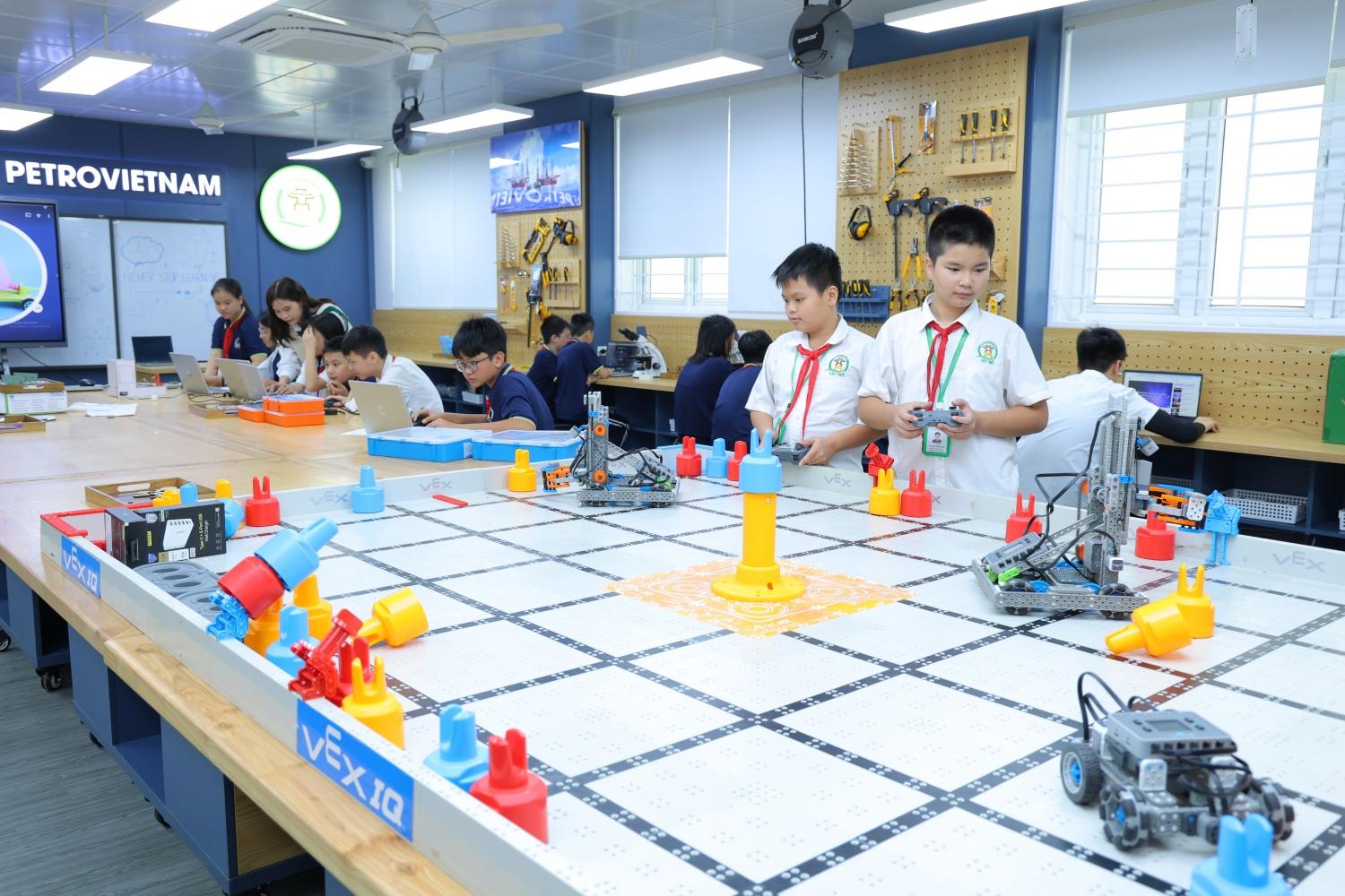 STEM Innovation Petrovietnam là chương trình tiên phong kiến tạo “năng lượng tri thức” quốc gia STEM Innovation Petrovietnam là chương trình tiên phong kiến tạo “năng lượng tri thức” quốc gia