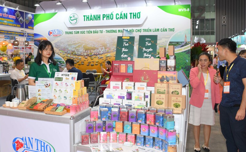 Khu gian hàng trưng bày, giới thiệu sản phẩm TP. Cần Thơ tại triển lãm. Ảnh: Minh Khuê.