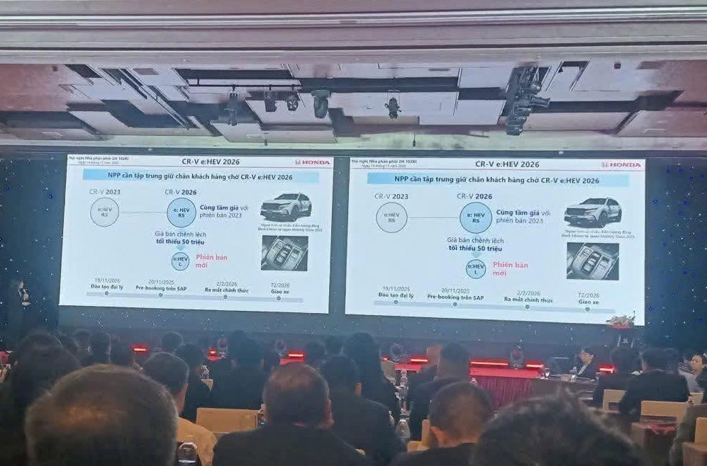 Hình ảnh rò rỉ từ một sự kiện nội bộ của Honda về phiên bản CR-V HEV 2026 - Ảnh: facebook