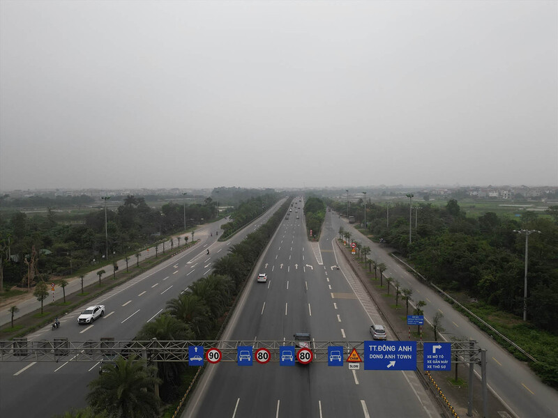 Hà Nội tổ chức lại giao thông trên đường Võ Nguyên Giáp để phục vụ thi công bắt đầu từ 22/11/2025 đến hết 14/2/2026. Ảnh: Hữu Chánh