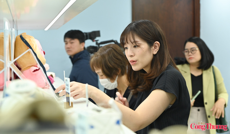 Phòng trưng bày hàng thật - giả: Điểm nhấn Ngày Chống hàng giả - 12