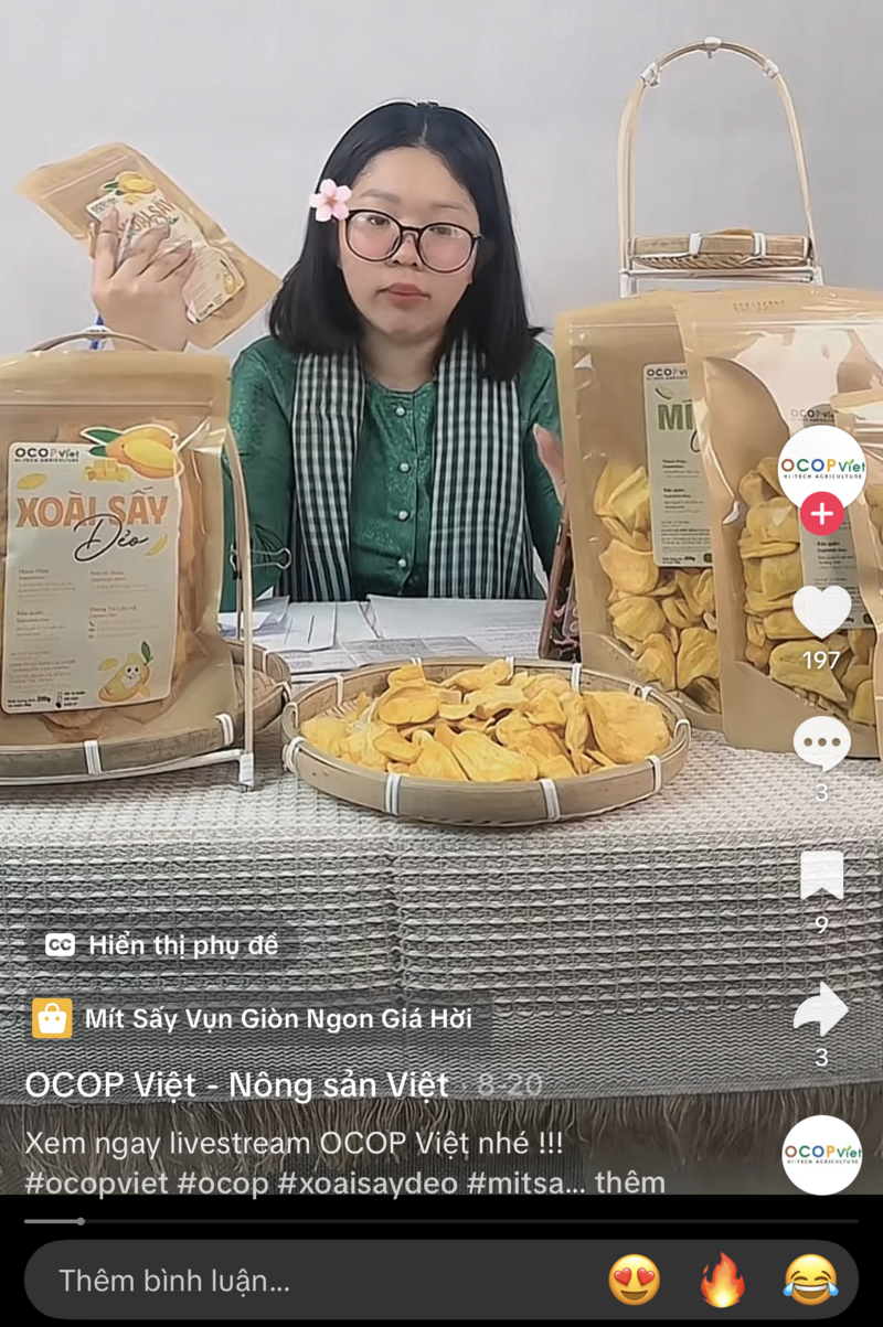 Chủ thể OCOP giới thiệu sản phẩm trên TikTok.