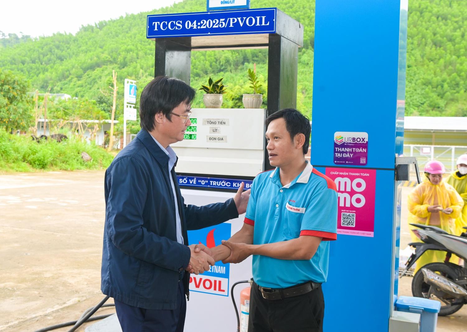 Petrovietnam phát động quyên góp ủng hộ đồng bào miền Trung, Tây Nguyên bị ảnh hưởng bởi mưa lũ Petrovietnam phát động quyên góp ủng hộ đồng bào miền Trung, Tây Nguyên bị ảnh hưởng bởi mưa lũ