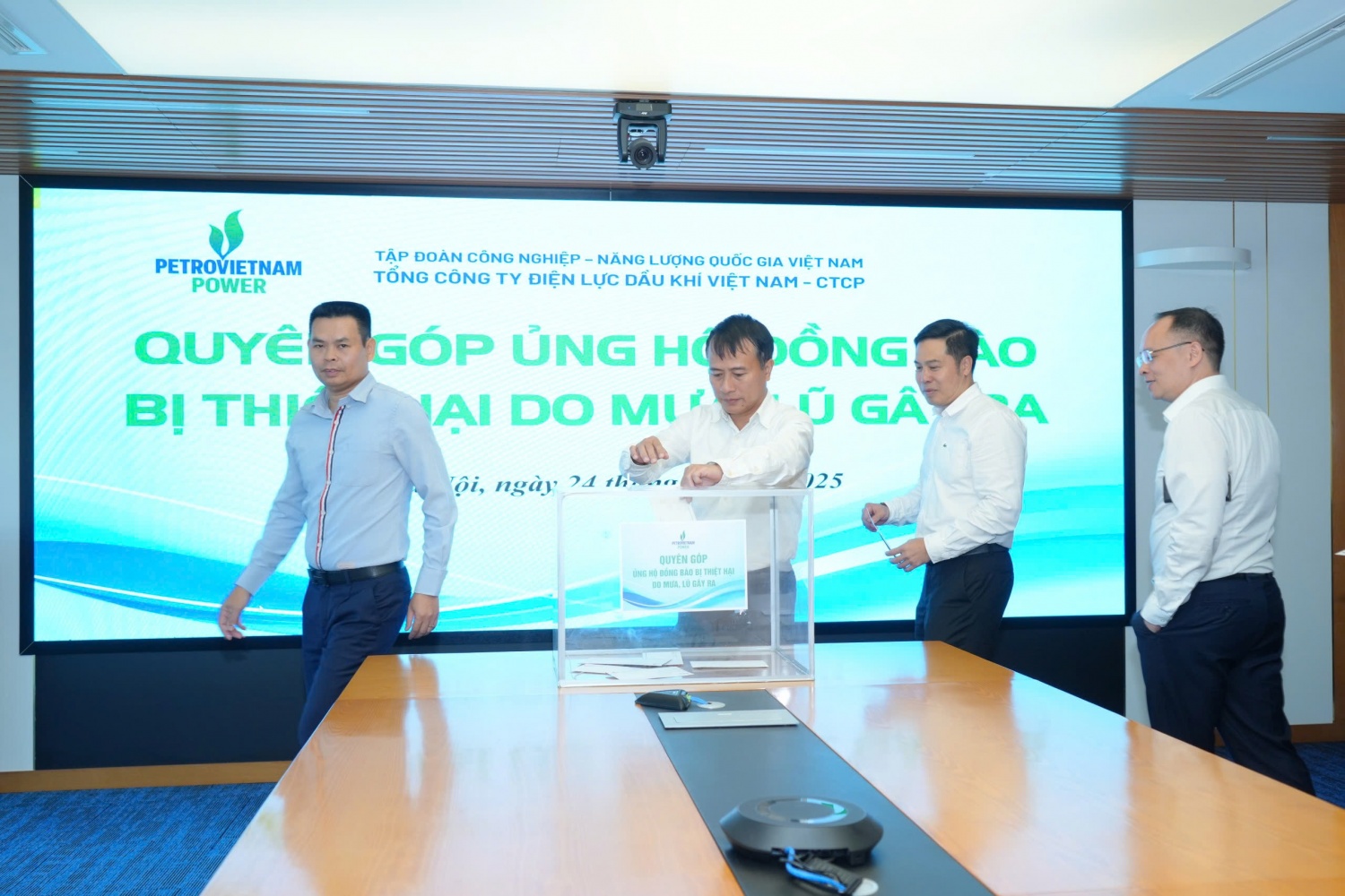 Petrovietnam phát động quyên góp ủng hộ đồng bào miền Trung, Tây Nguyên bị ảnh hưởng bởi mưa lũ Petrovietnam phát động quyên góp ủng hộ đồng bào miền Trung, Tây Nguyên bị ảnh hưởng bởi mưa lũ