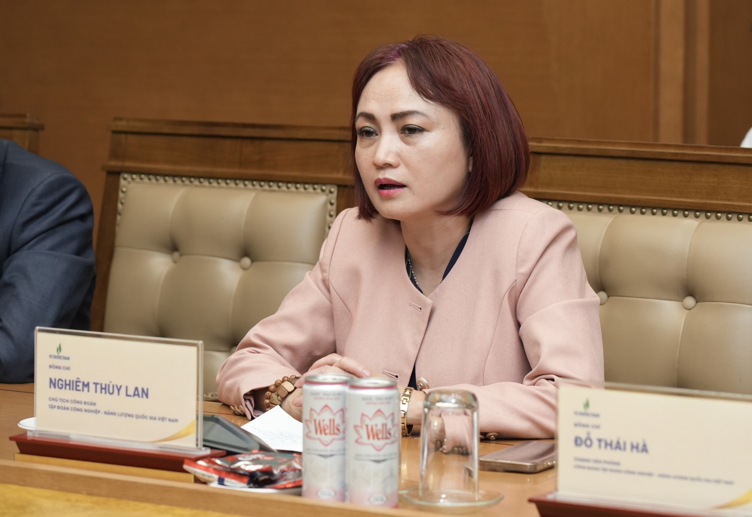 Chủ tịch Công đoàn Petrovietnam Nghiêm Thuỳ Lan giới thiệu về hoạt động Công đoàn Petrovietnam tại buổi làm việc Chủ tịch Công đoàn Petrovietnam Nghiêm Thuỳ Lan giới thiệu về hoạt động Công đoàn Petrovietnam tại buổi làm việc