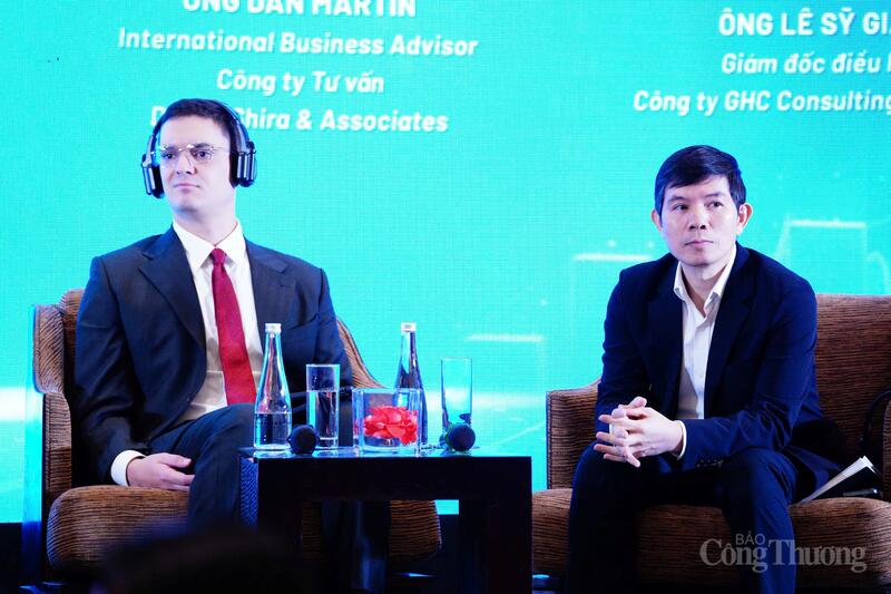 Ông Lê Sỹ Giảng, Giám đốc điều hành CHG Consulting & Advisory (bên phải). Ảnh: Thái Mạnh