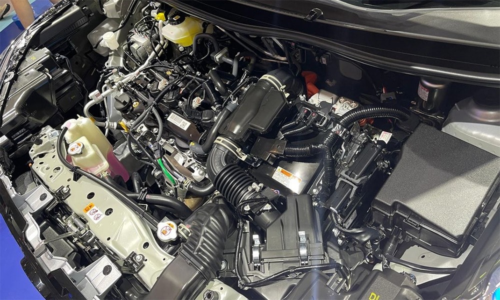 Động cơ của Veloz Hybrid - Ảnh: Kompas