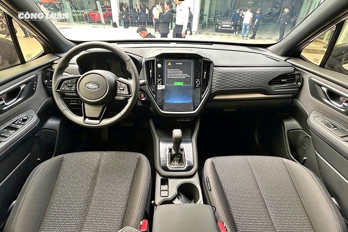 Thiết kế khoang lái Subaru Forester 2025.