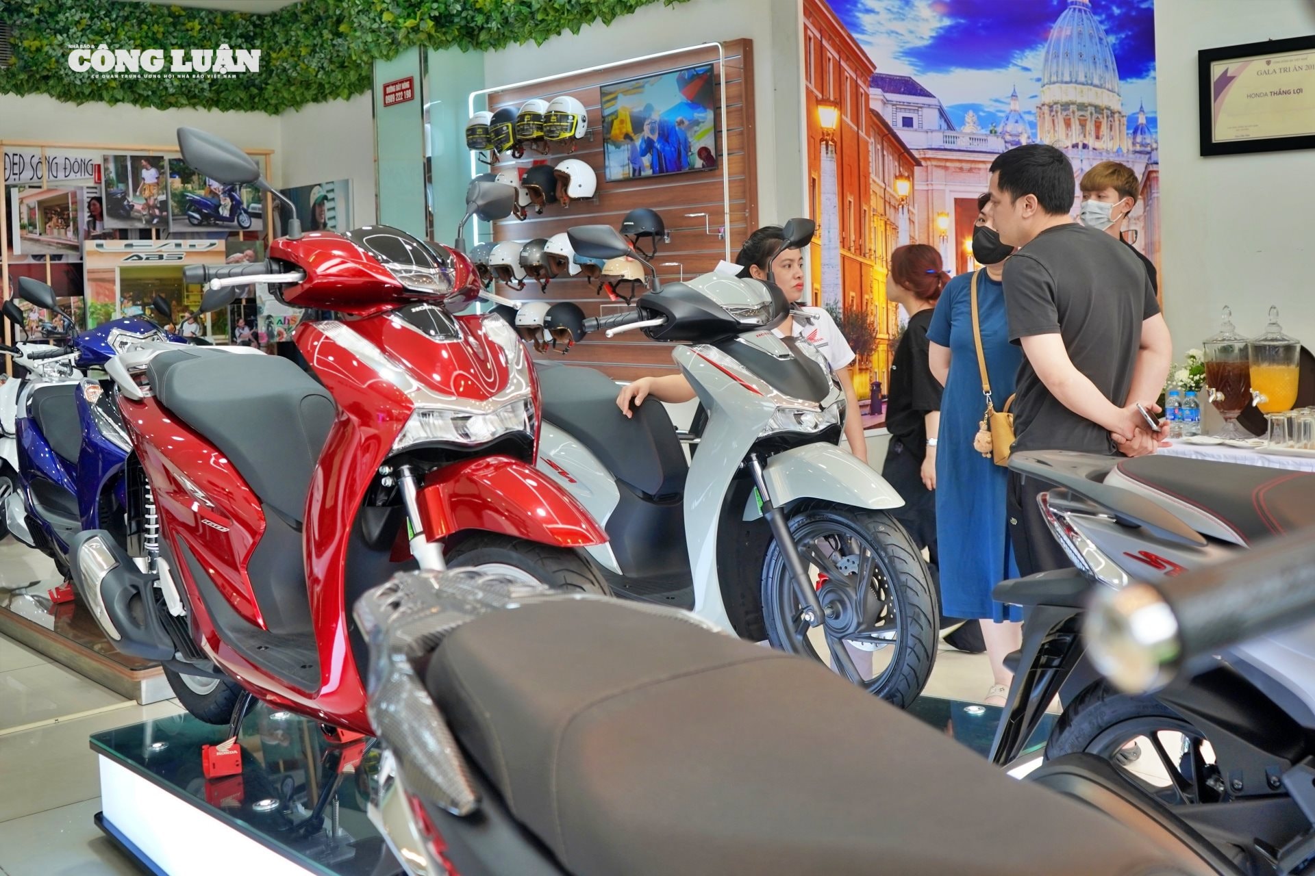 Người tiêu dùng mua các mẫu xe máy Honda từ nay đến trước Tết có cơ hội nhận thêm một chiếc xe mới mới.