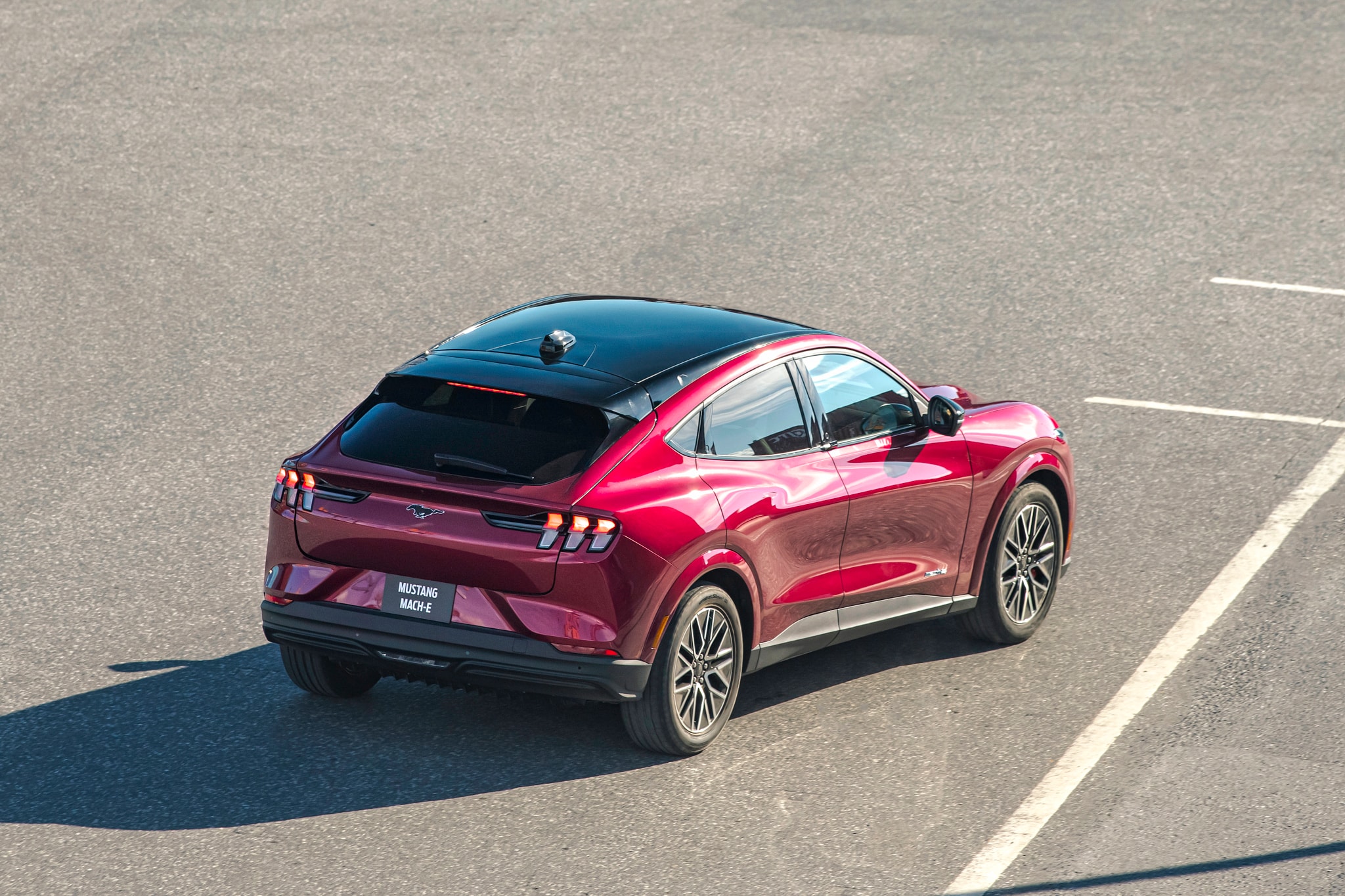 Mustang Mach-E được xem là một biểu tượng mới của thương hiệu ô tô Ford ở mảng xe điện hóa - Ảnh: FVL