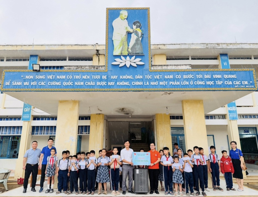 Tuổi trẻ Vietsovpetro hướng về vùng lũ Gia Lai với chương trình “Tiếp bước đến trường”