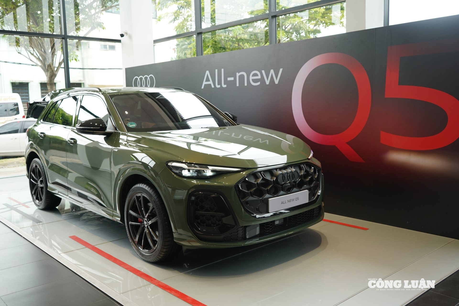 Mẫu xe Audi Q5 2026 trưng bày tại sự kiện ra mắt A6 thế hệ mới.