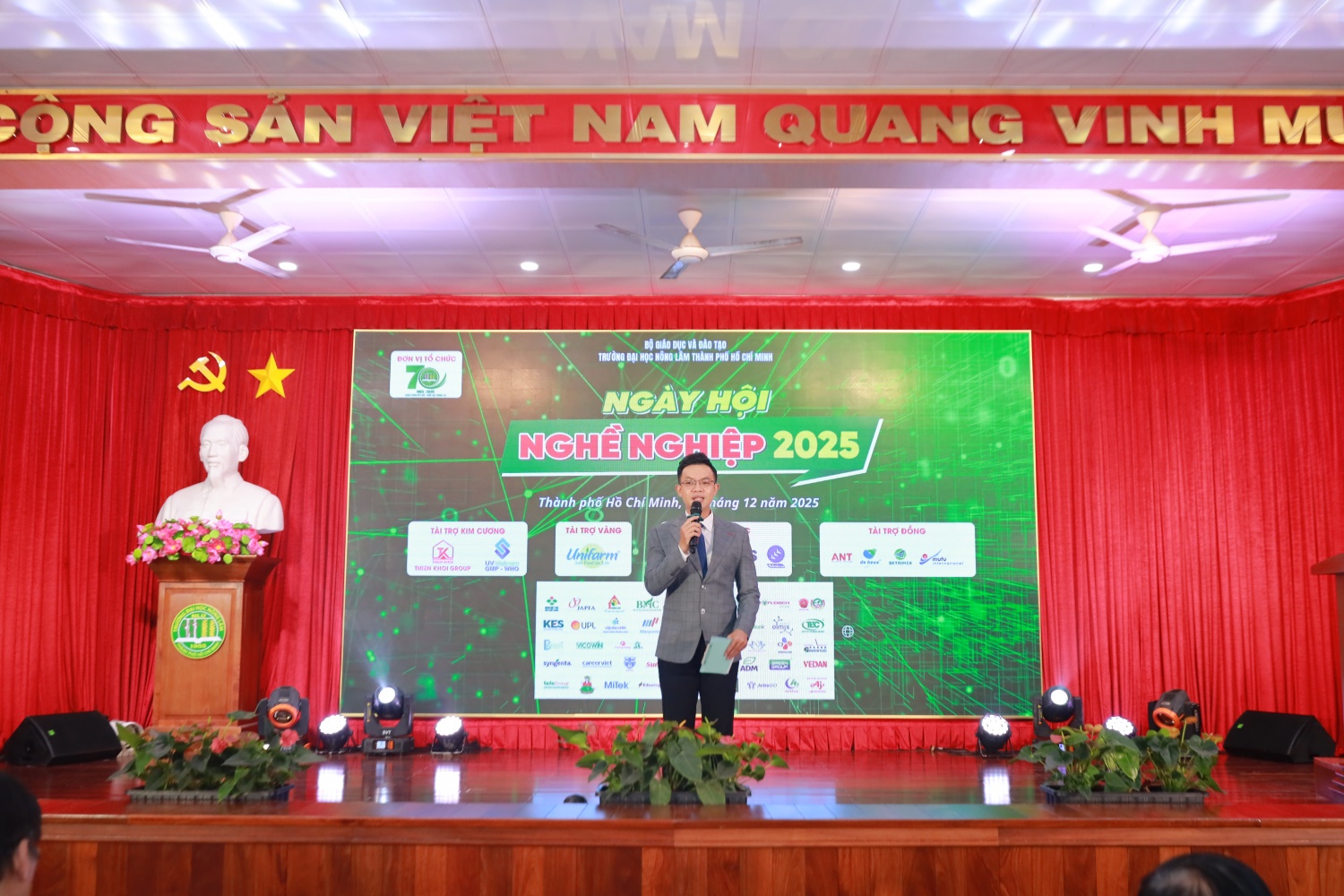 11 năm Phân Bón Cà Mau đồng hành cùng sinh viên Đại học Nông Lâm TP.HCM 11 năm Phân Bón Cà Mau đồng hành cùng sinh viên Đại học Nông Lâm TP.HCM