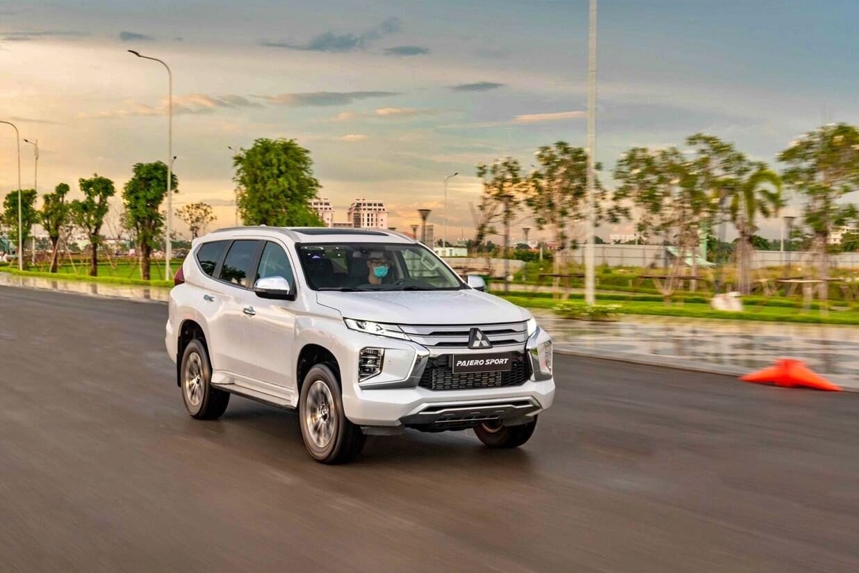 Mẫu xe Pajero Sport hiện chỉ còn phiên bản máy xăng - Ảnh: Đại lý Mitsubishi Vinh