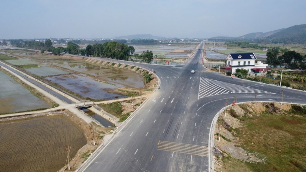 Hoàn thành, thông xe kỹ thuật hàng nghìn km đường bộ cao tốc, đường bộ ven biển Đẩy nhanh tiến độ hoàn thành hàng nghìn km đường bộ cao tốc, đường bộ ven biển