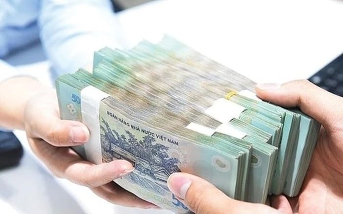 Lãi suất tiết kiệm xuống thấp cộng với lạm phát khiến tiền trong két “bốc hơi” mỗi ngày