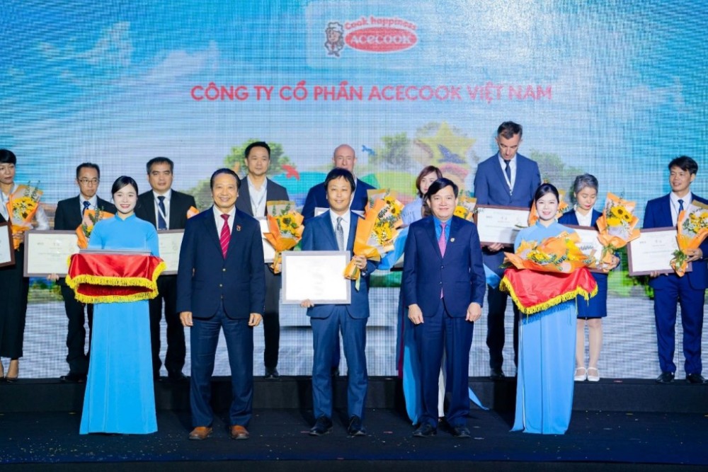 Đại diện Acecook Việt Nam nhận giải Top 100 doanh nghiệp bền vững 2025 Đại diện Acecook Việt Nam nhận giải Top 100 doanh nghiệp bền vững 2025