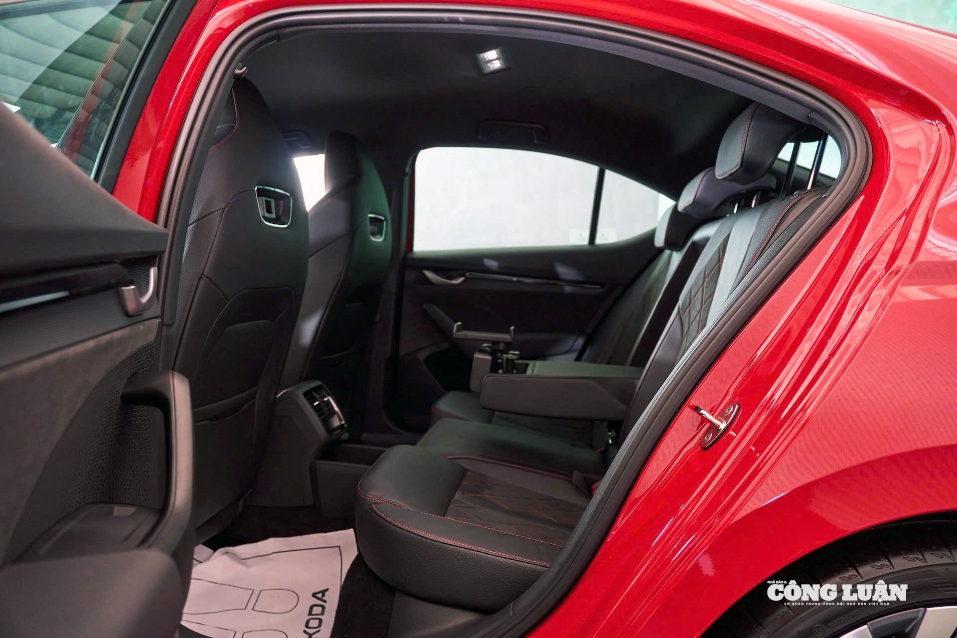 Không gian hàng ghế phía sau - Ảnh: Đình Tuyên