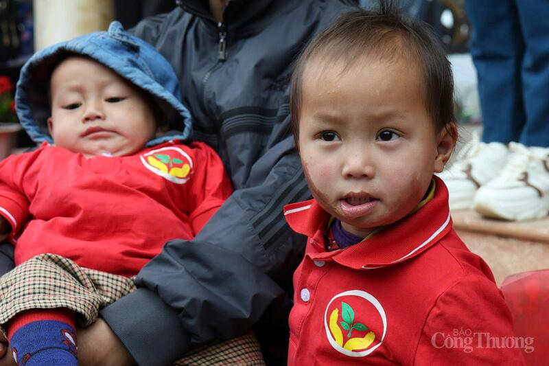 Chùm ảnh: Ấm áp chương trình tình nguyện mùa Đông 2025 của tuổi trẻ Công Thương - 22