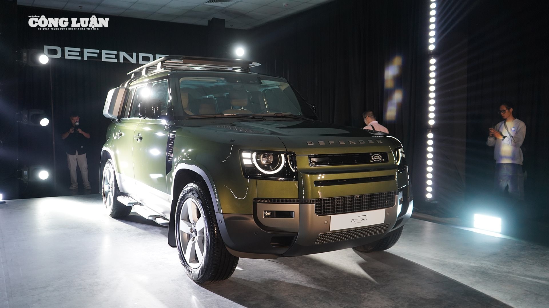 Mẫu xe Land Rover Defender vừa chính thức ra mắt thị trường Việt Nam.