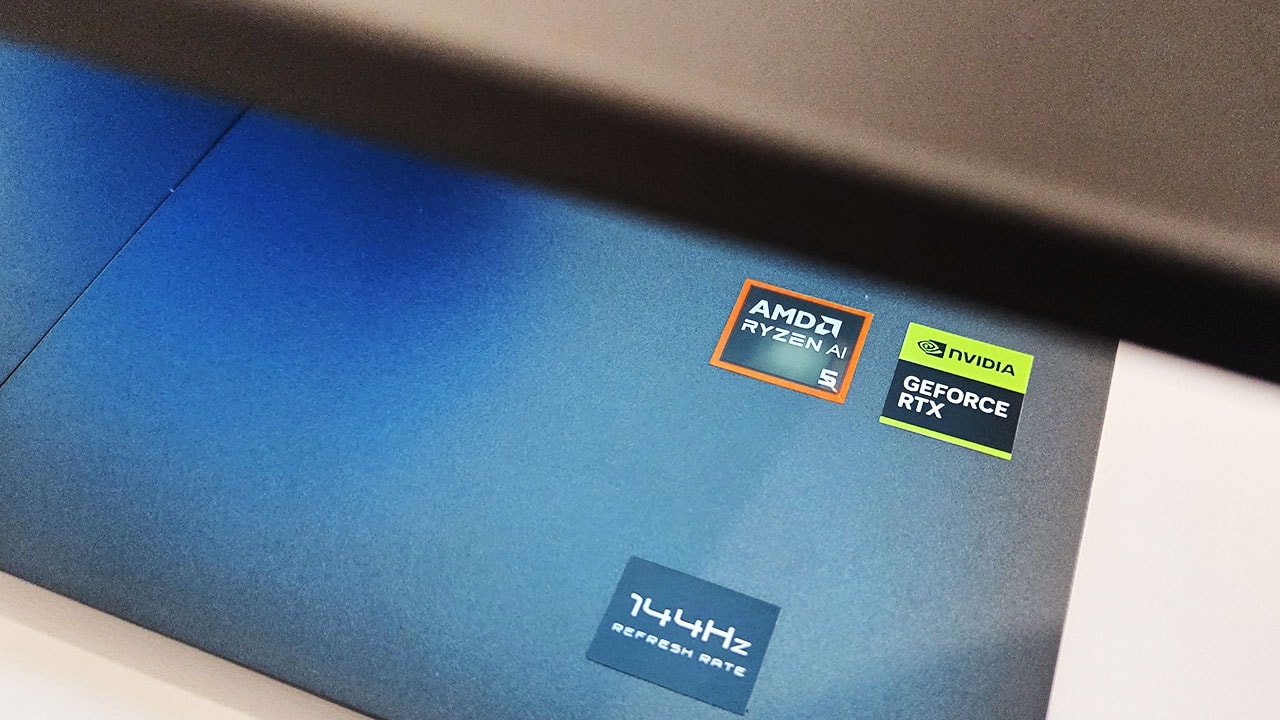 Bộ sạc 200W đi kèm máy để đảm bảo hiệu năng tối đa