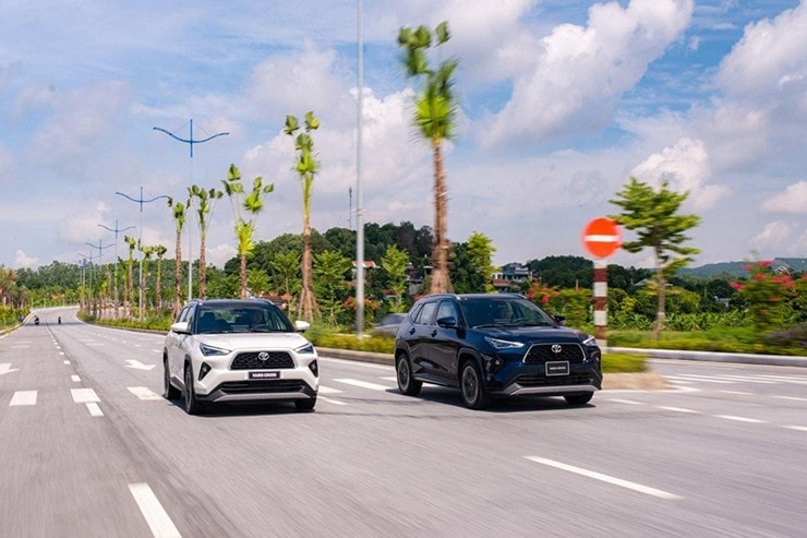 Đuôi xe Toyota Yaris Cross thiết kế vuông vức và hiện đại