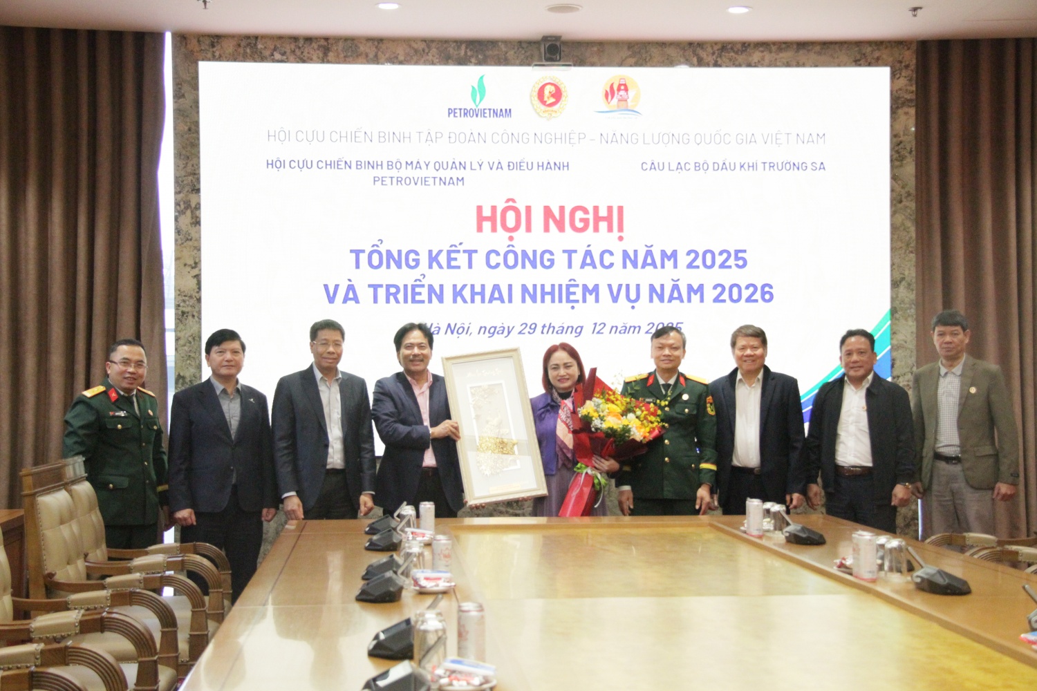 Tăng cường phối hợp giữa Hội CCB BMQL&ĐH Petrovietnam và CLB Dầu khí Trường Sa