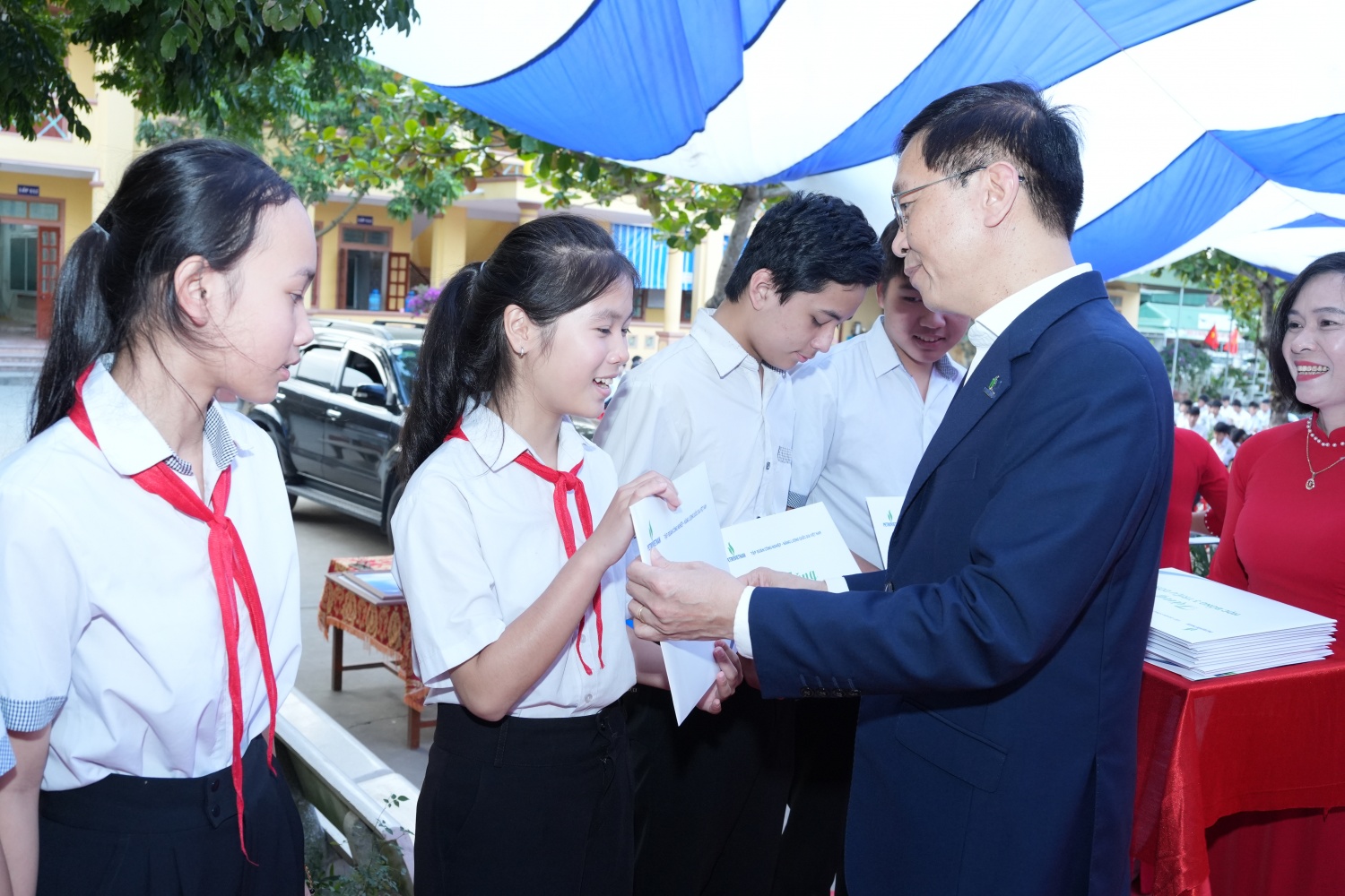 STEM Innovation Petrovietnam: Khơi dậy truyền thống hiếu học từ quê hương cách mạng STEM Innovation Petrovietnam: Khơi dậy truyền thống hiếu học từ quê hương cách mạng