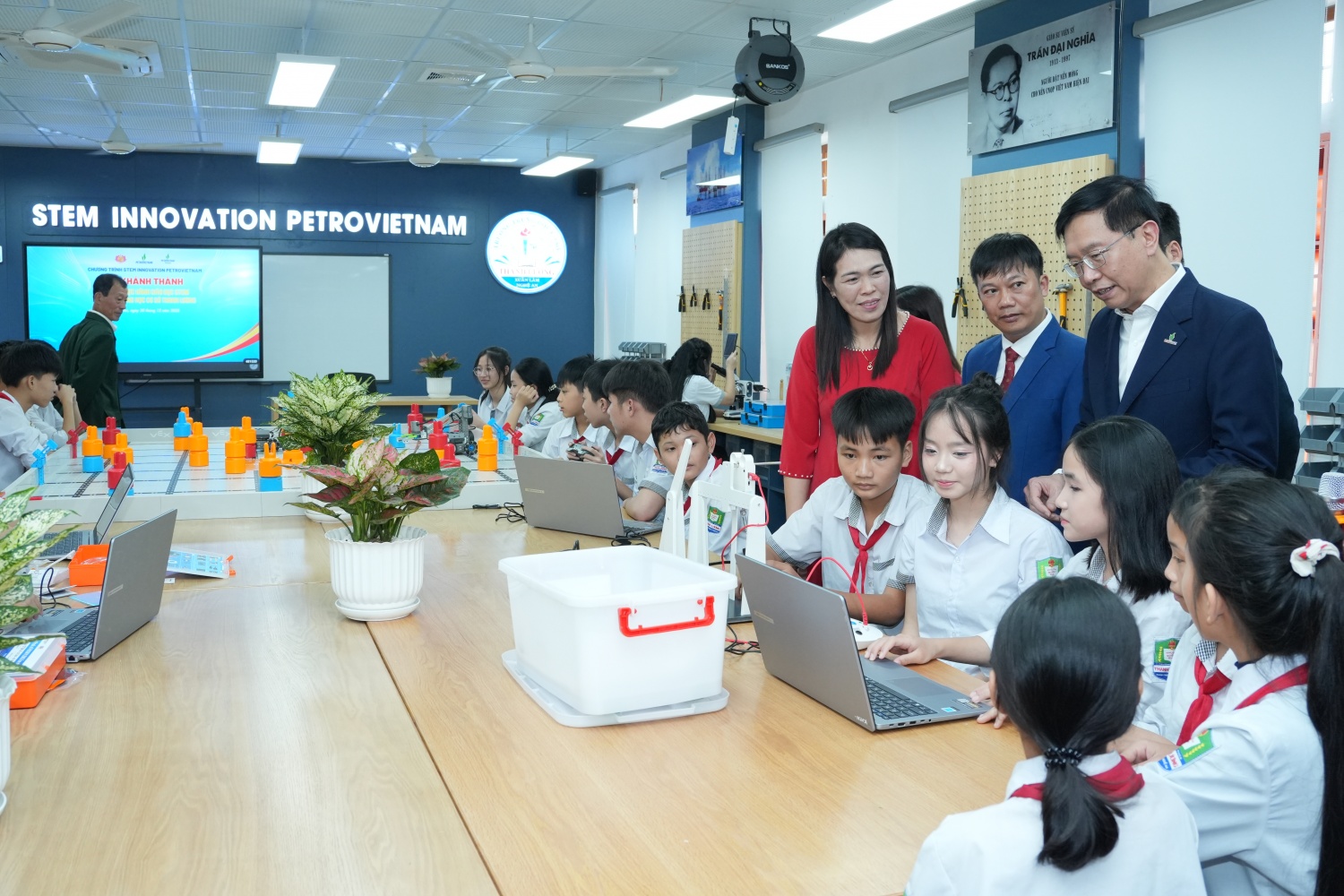 STEM Innovation Petrovietnam: Khơi dậy truyền thống hiếu học từ quê hương cách mạng STEM Innovation Petrovietnam: Khơi dậy truyền thống hiếu học từ quê hương cách mạng
