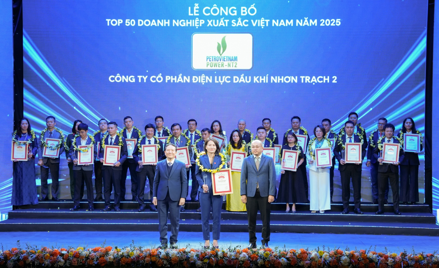 Petrovietnam khẳng định vị thế hàng đầu trong Top 500 Doanh nghiệp lớn nhất Việt Nam