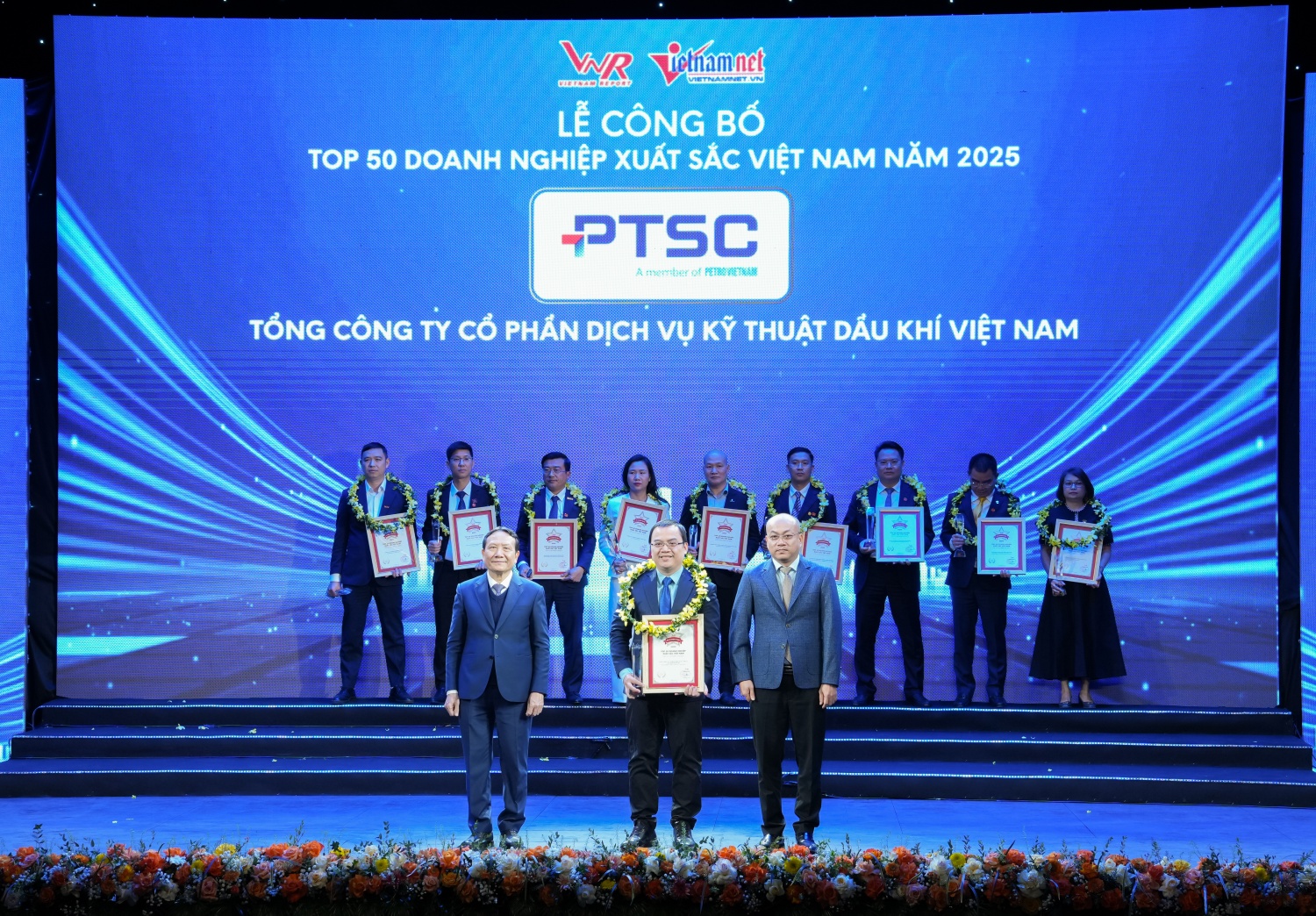 Petrovietnam khẳng định vị thế hàng đầu trong Top 500 Doanh nghiệp lớn nhất Việt Nam
