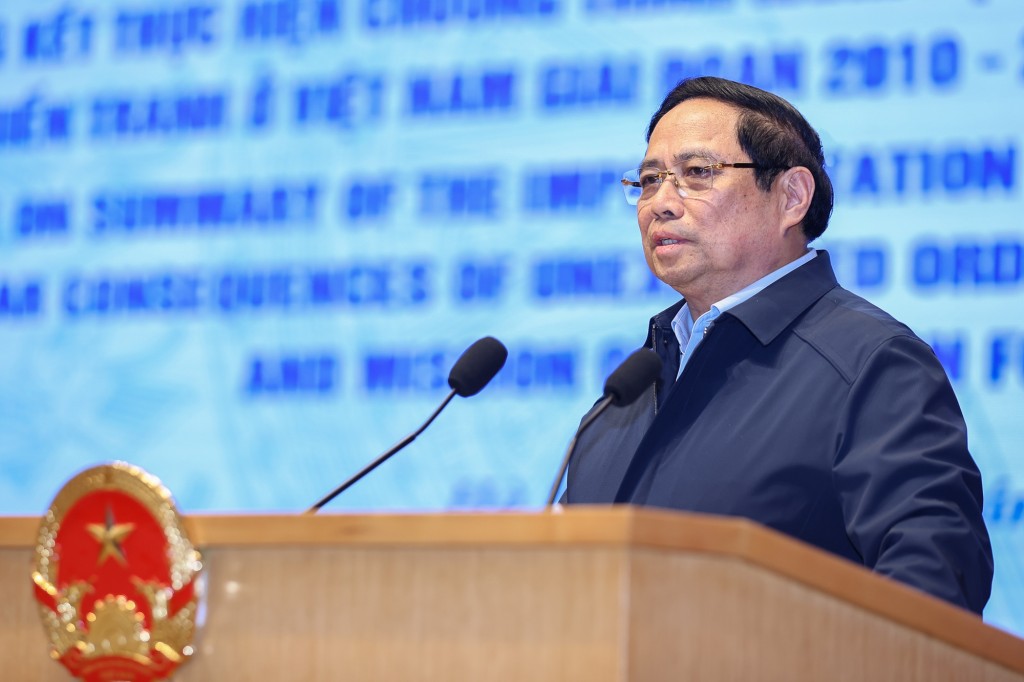 Thủ tướng biểu dương, đánh giá cao sự nỗ lực và kết quả trong công tác khắc phục hậu quả bom mìn trong 15 năm qua - Ảnh: VGP/Nhật Bắc